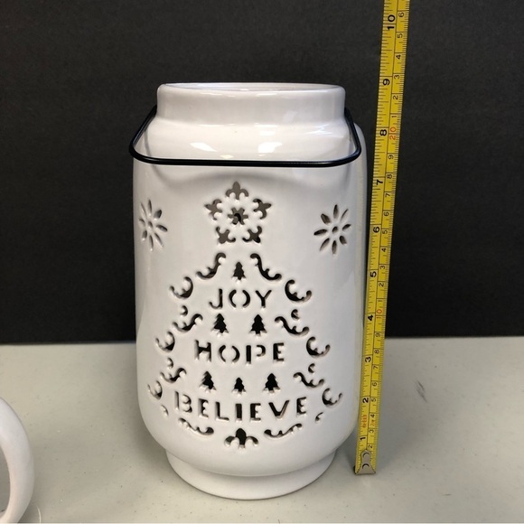CERAMIC CUTOUT CHRISTMAS TREE LANTERN/ days joy/ hope/ believe/black handle - Picture 5 of 5